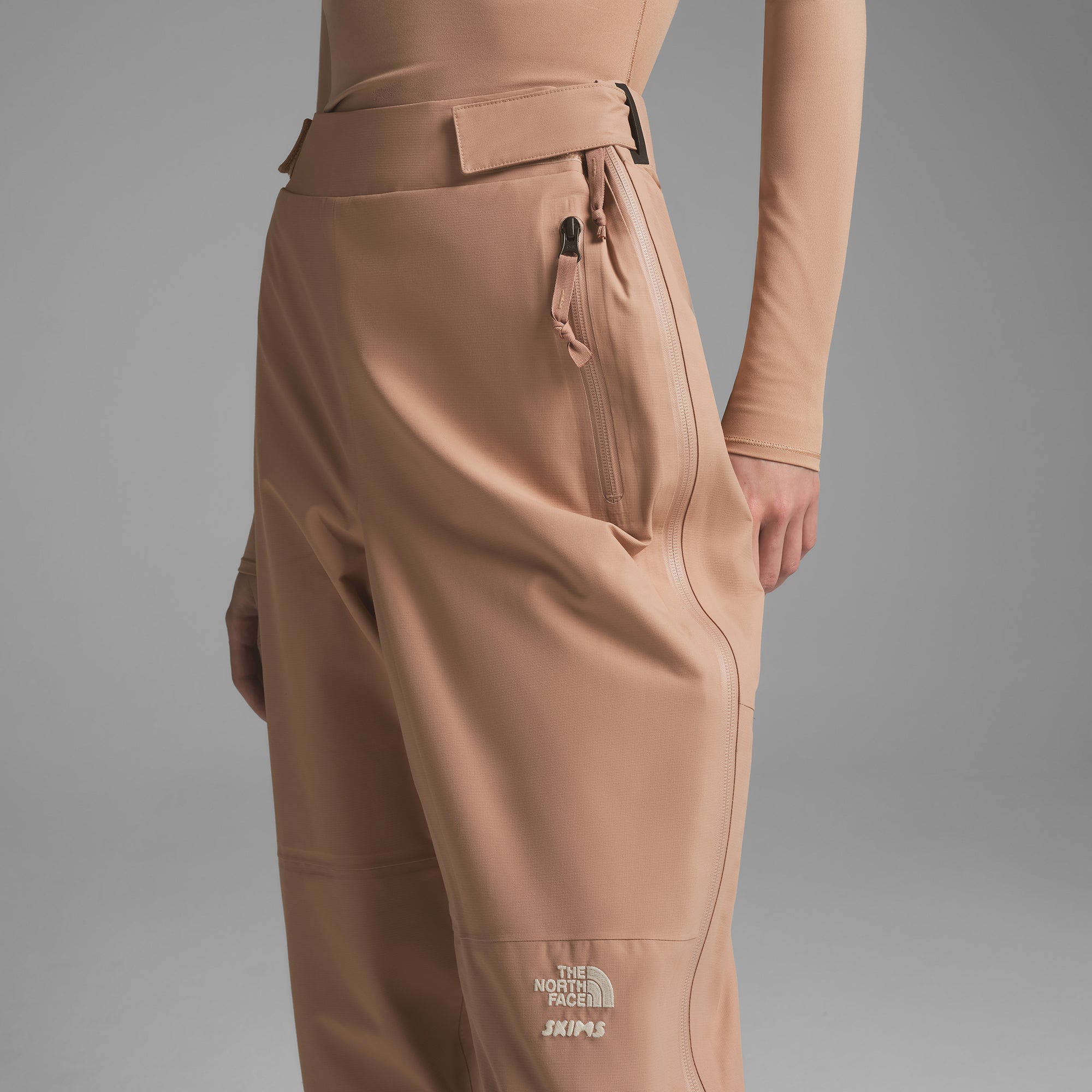 THE NORTH FACE X SKIMS WOVEN SEAM TAPED PANT | OCHRE - Image 2