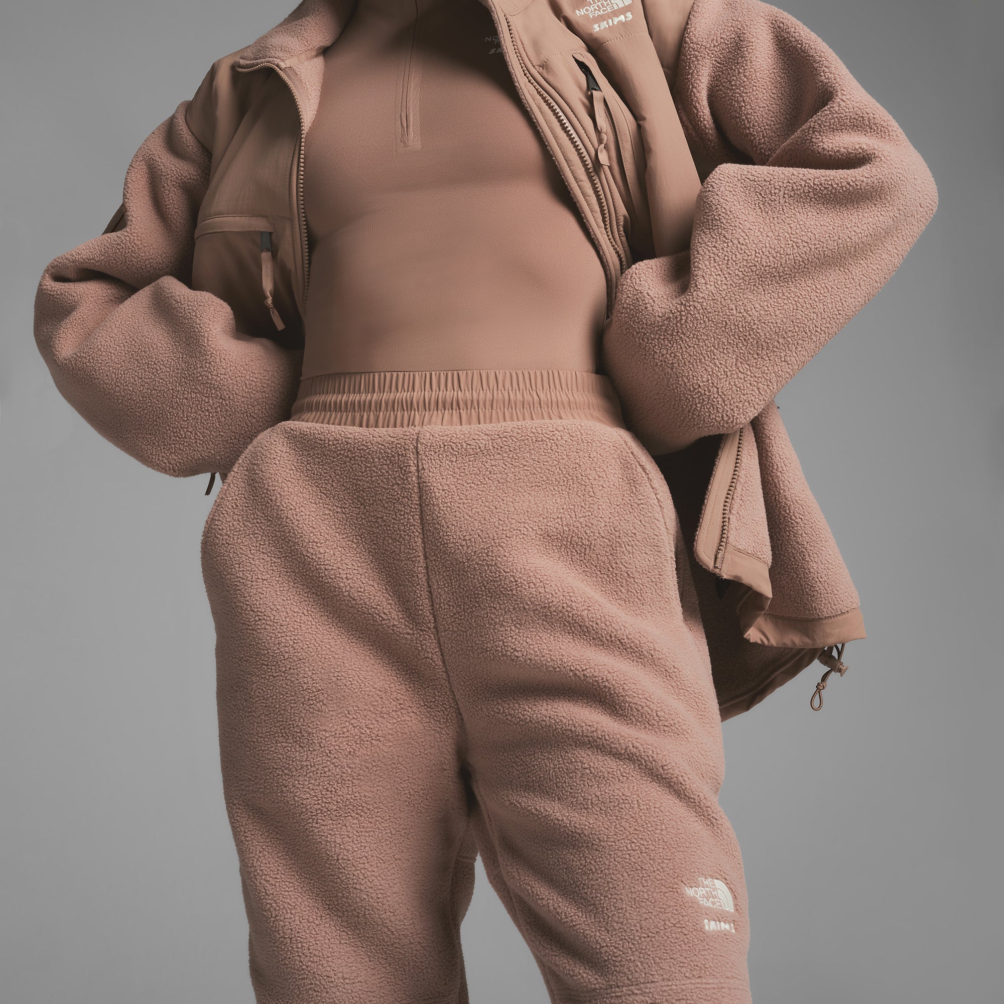 THE NORTH FACE X SKIMS 1995 RETRO DENALI FLEECE PANT | SIENNA - Image 4