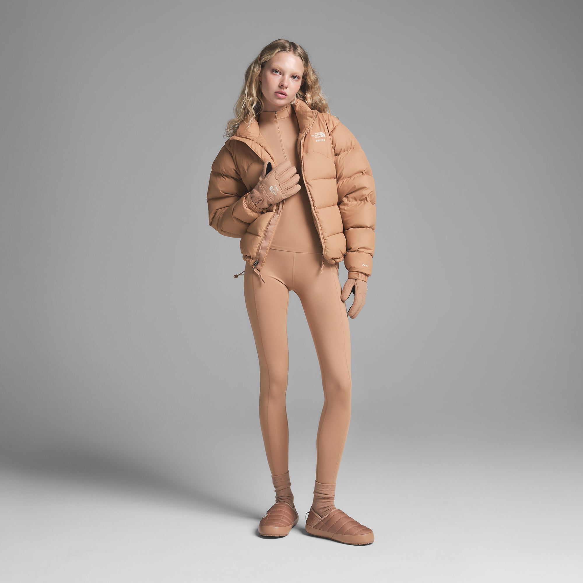 THE NORTH FACE X SKIMS RETRO DENALI FLEECE GLOVES | OCHRE - Image 2