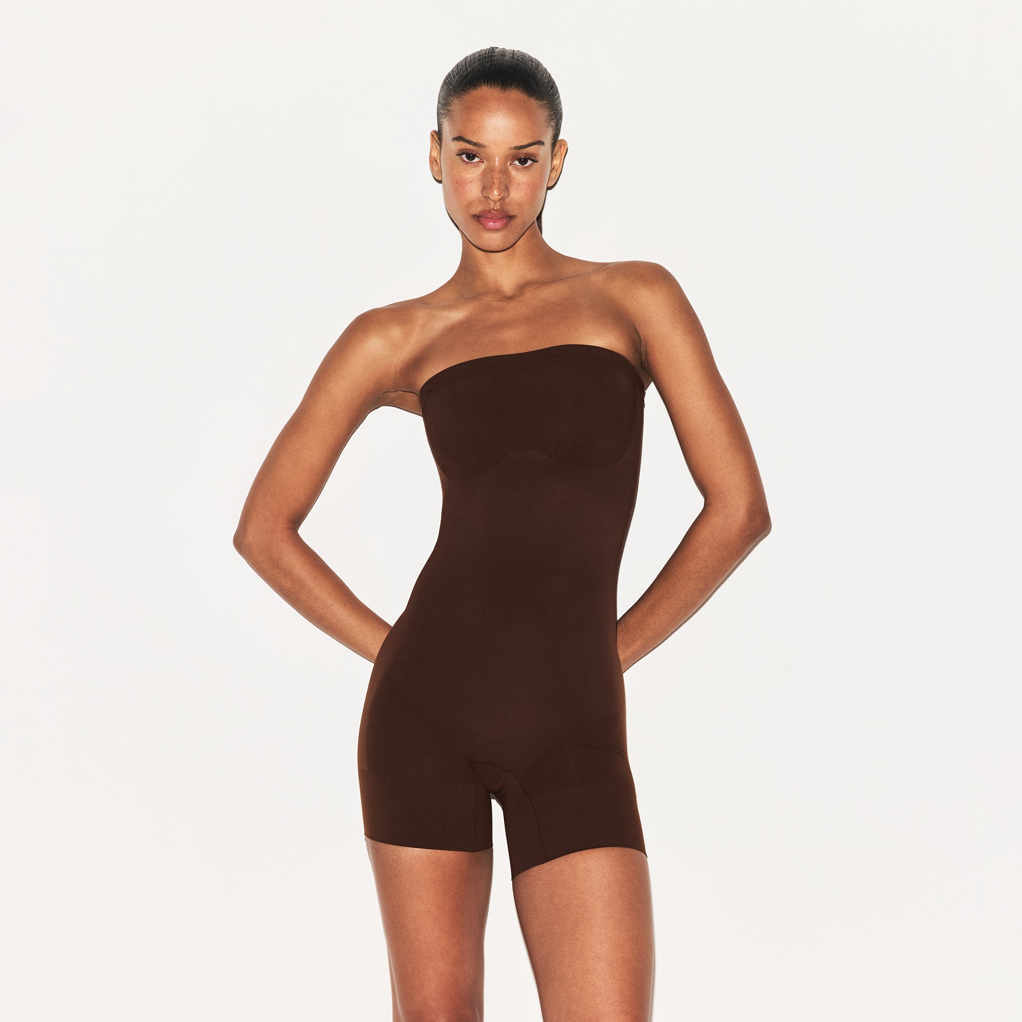 SHEER SEAMLESS STRAPLESS SHORTIE BODYSUIT | COCOA - Image 2