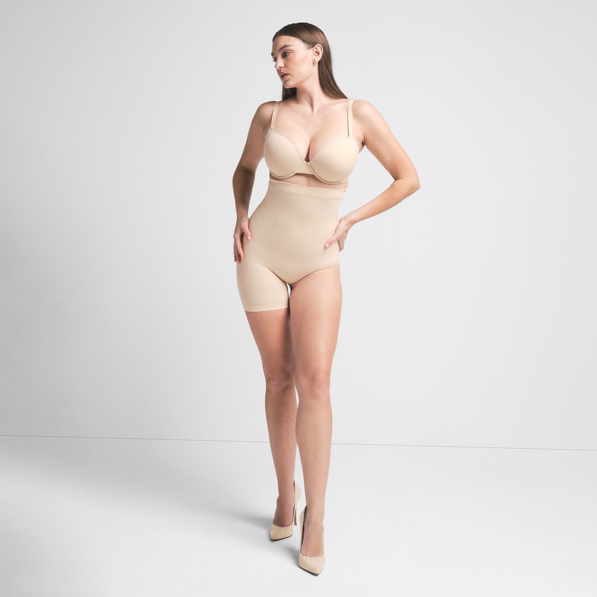 SEAMLESS SCULPT SOLUTION SHORT LEFT LEG EXPOSED | SAND