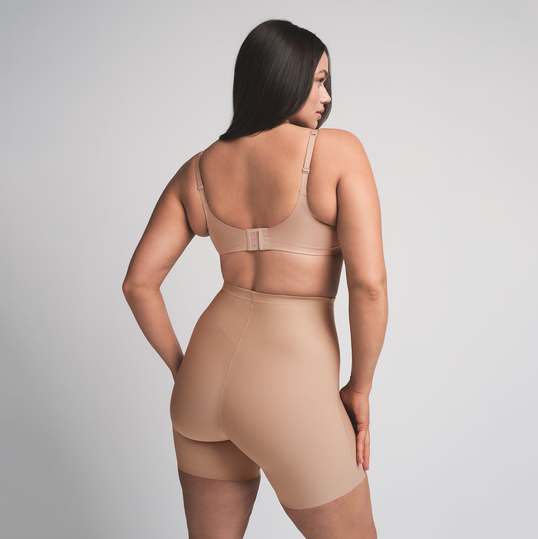 SKIMS BODY CORE SCULPT MID RISE SHORT | CLAY - Image 12