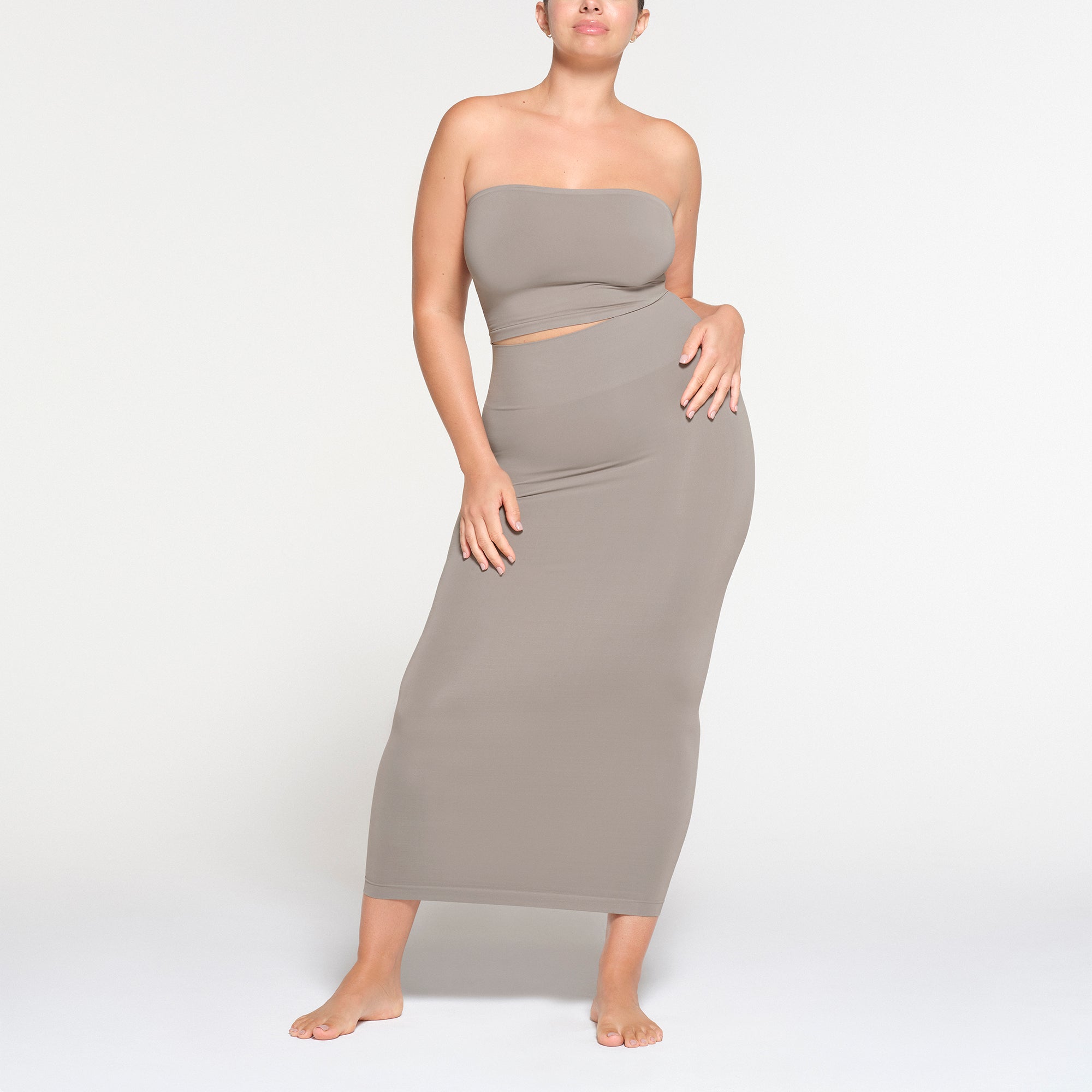 SOFT SMOOTHING SEAMLESS LONG TUBE SKIRT | SMOKE