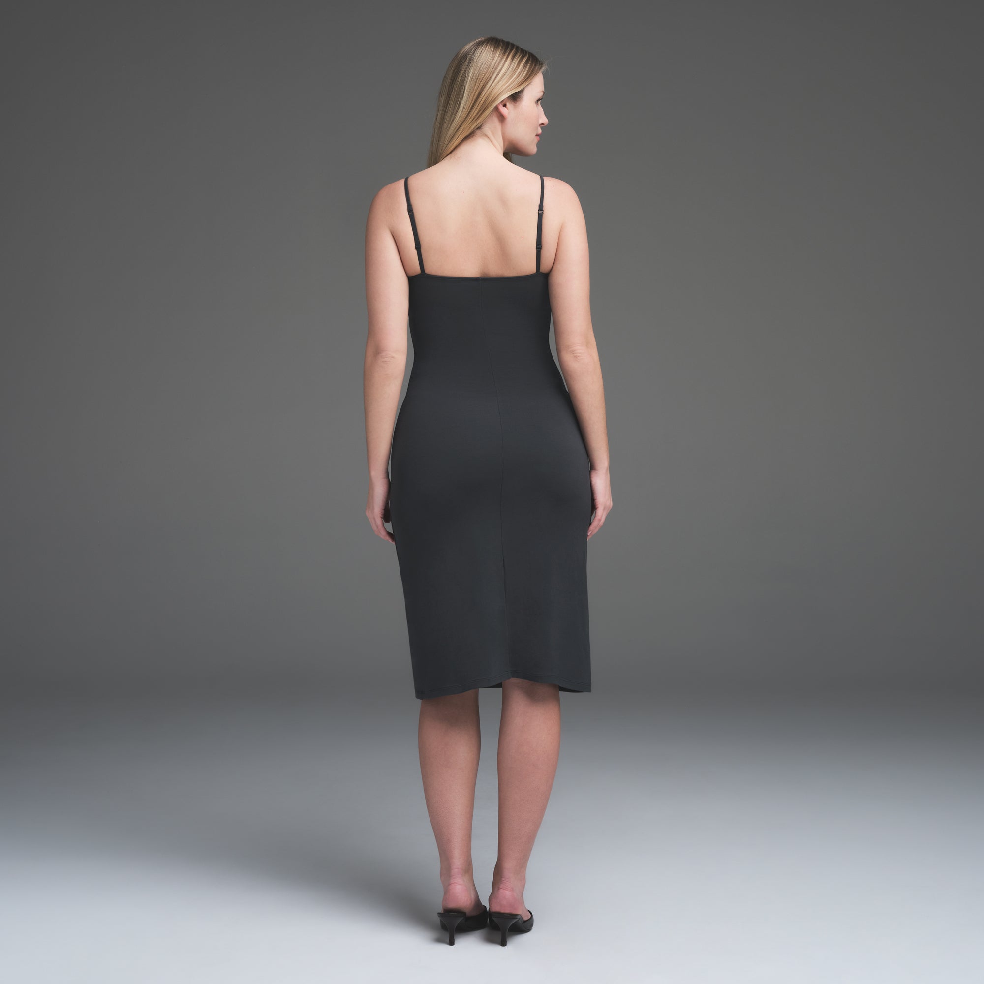 SMOOTH LAYERS MIDI DRESS | GRAPHITE - Image 3