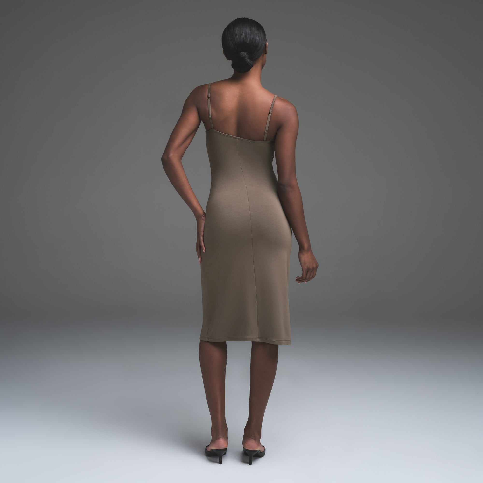 SMOOTH LAYERS MIDI DRESS | TRUFFLE - Image 4
