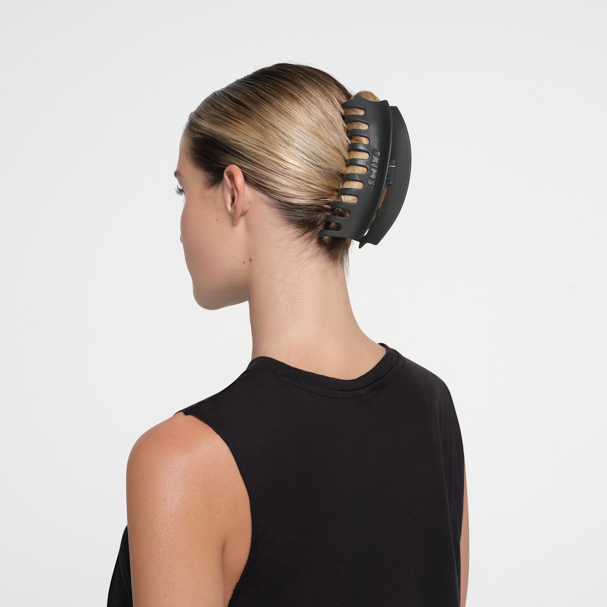 GETTING READY ACCESSORIES CURVED JUMBO CLAW CLIP | ONYX