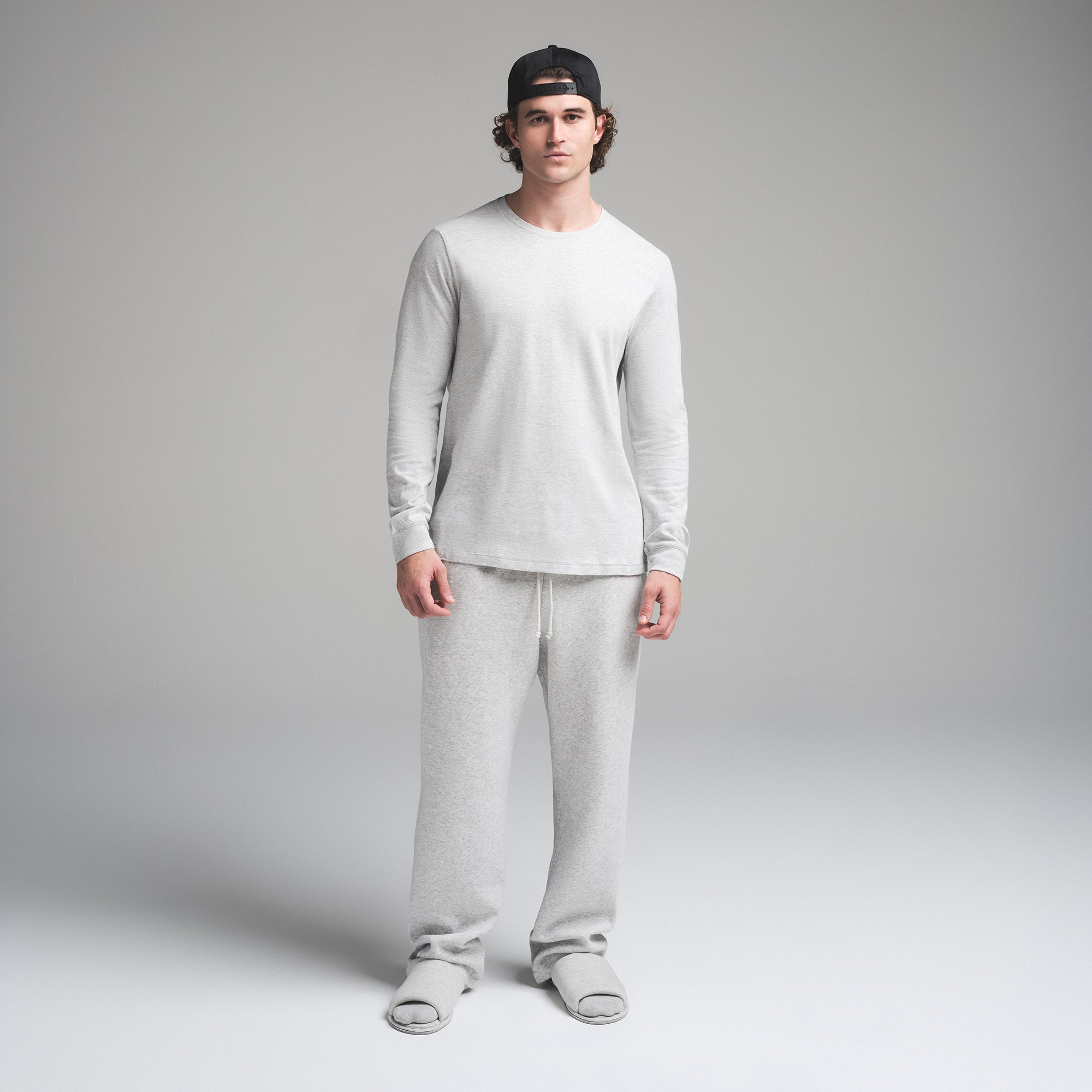 SKIMS COTTON MENS CLASSIC LONG SLEEVE T-SHIRT | LIGHT HEATHER GREY - Image 3