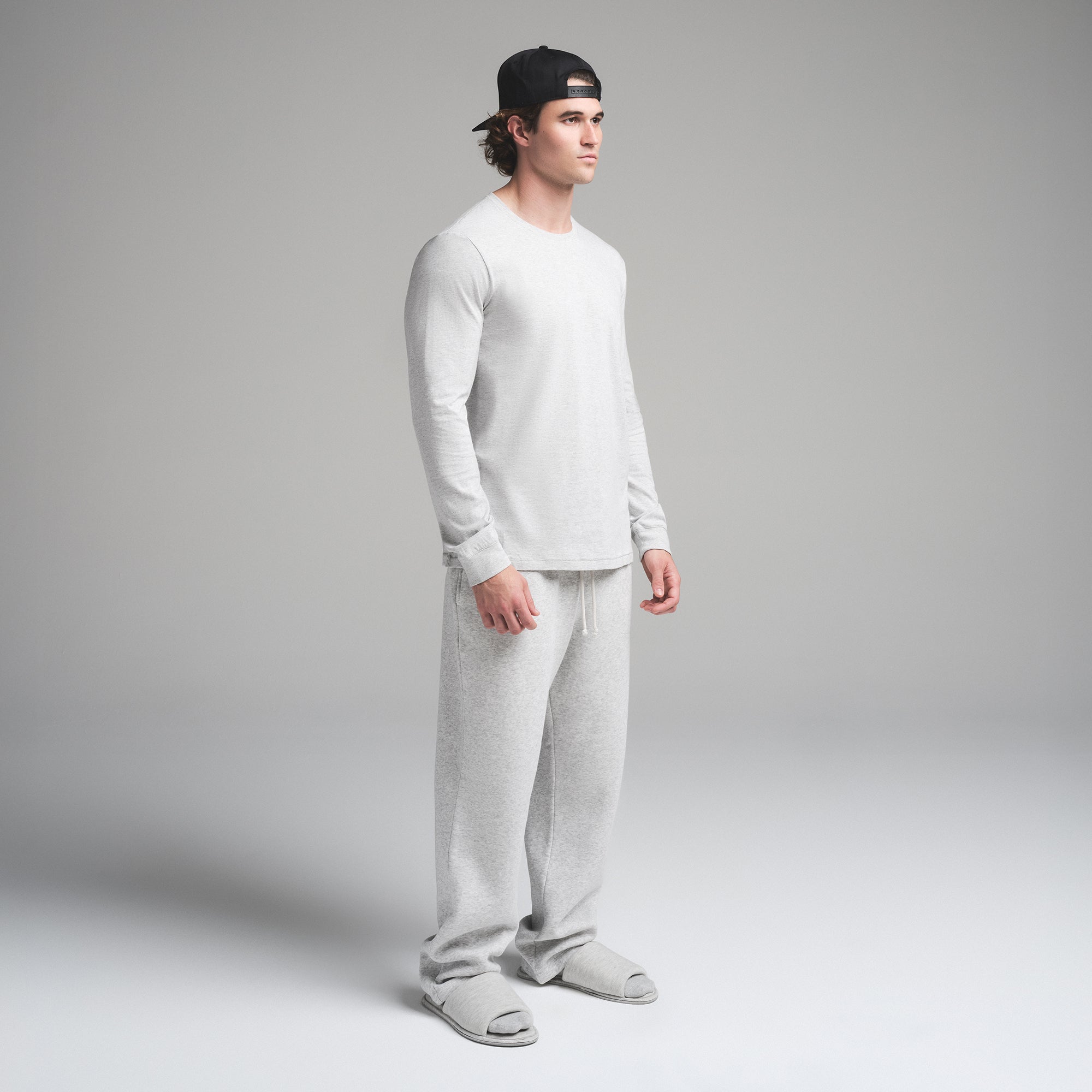 SKIMS COTTON MENS CLASSIC LONG SLEEVE T-SHIRT | LIGHT HEATHER GREY - Image 2