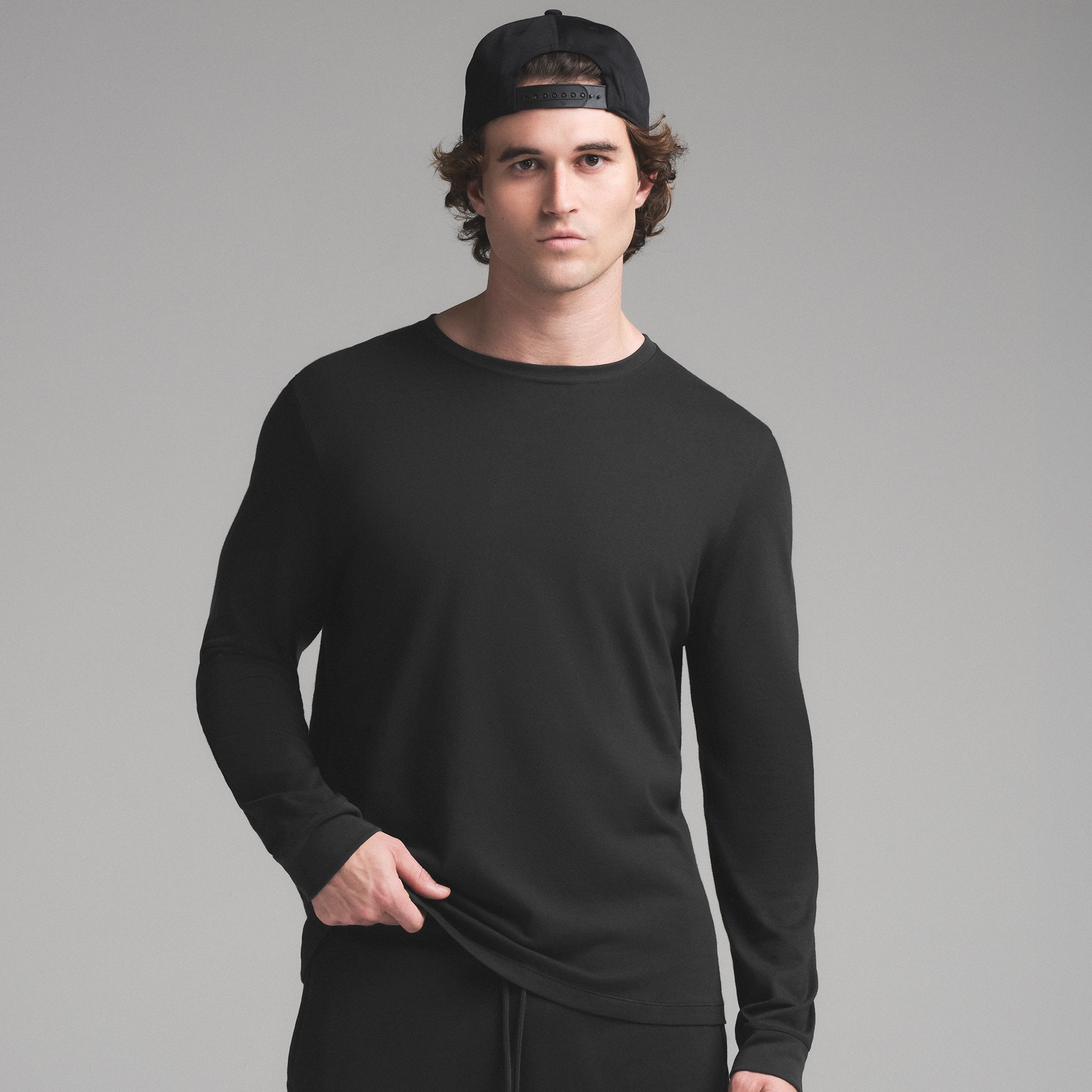 SKIMS COTTON MENS CLASSIC LONG SLEEVE T-SHIRT | ONYX - Image 2