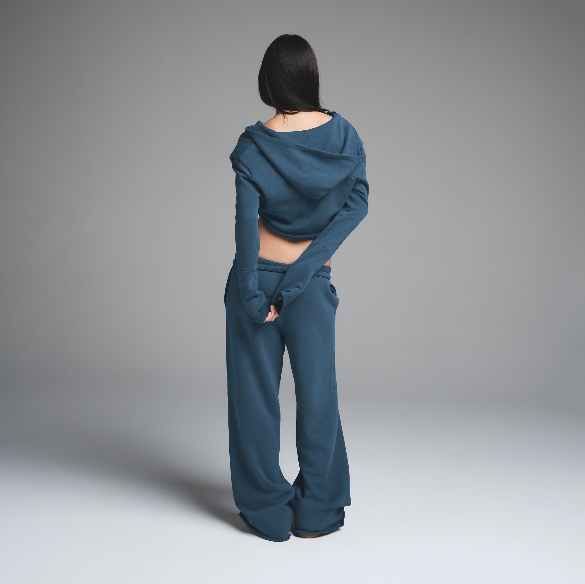 FRENCH TERRY SHOULDER PAD CROPPED HOODIE | INDIGO - Image 5