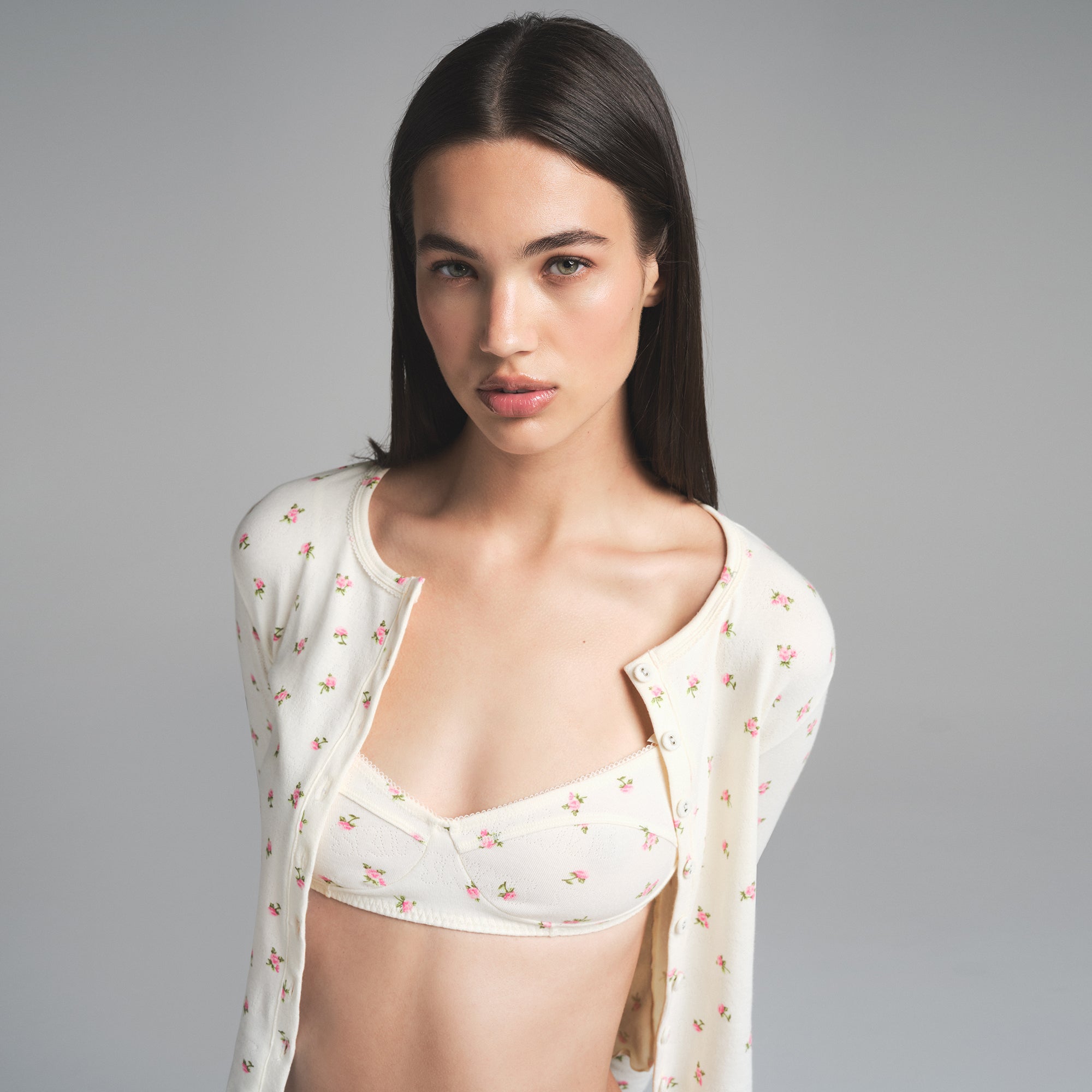 LOGO POINTELLE CARDIGAN | MARBLE PINK ROSEBUD PRINT - Image 3