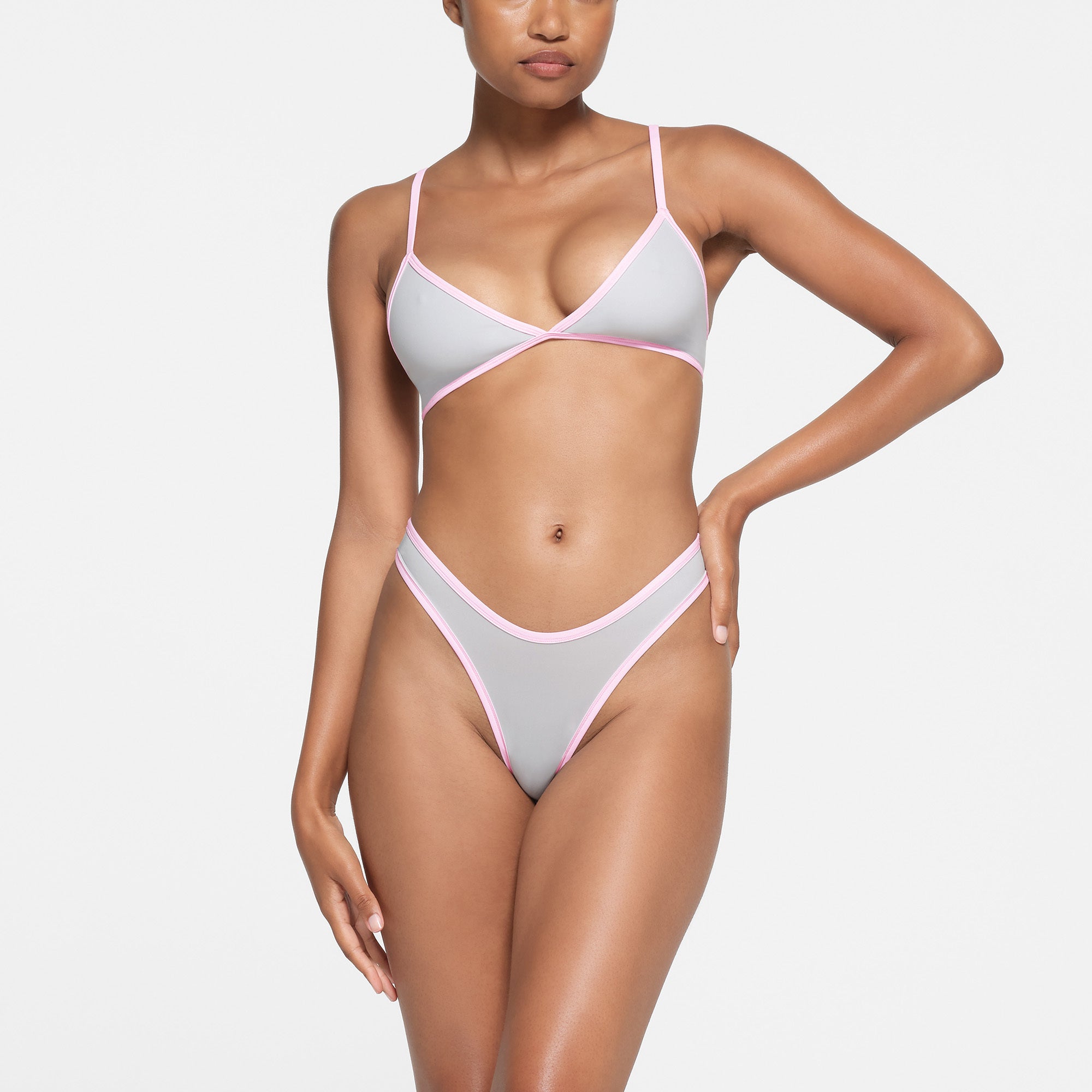 FITS EVERYBODY CONTRAST TRIM DIPPED FRONT THONG | PLATINUM