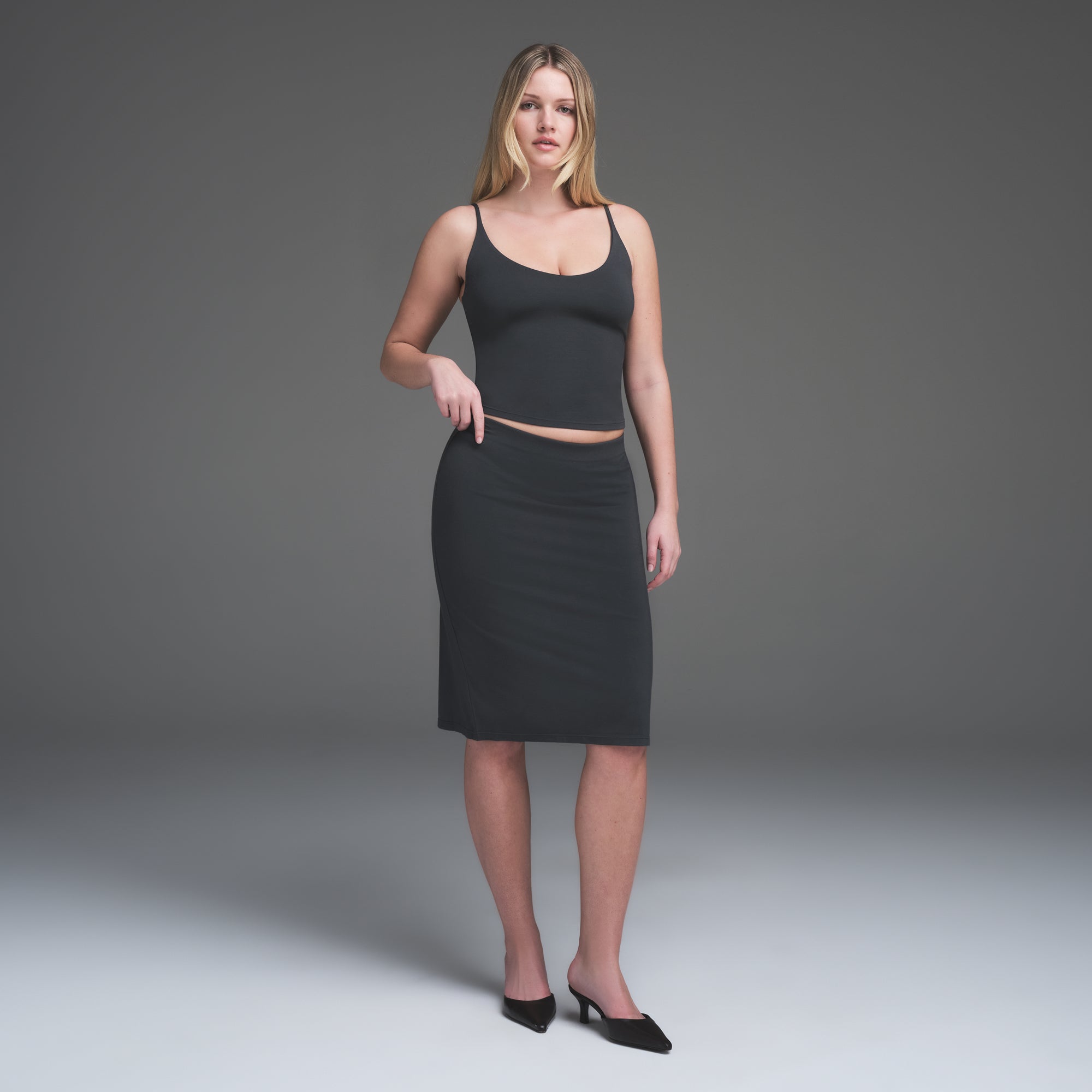 SMOOTH LAYERS MIDI SKIRT | GRAPHITE