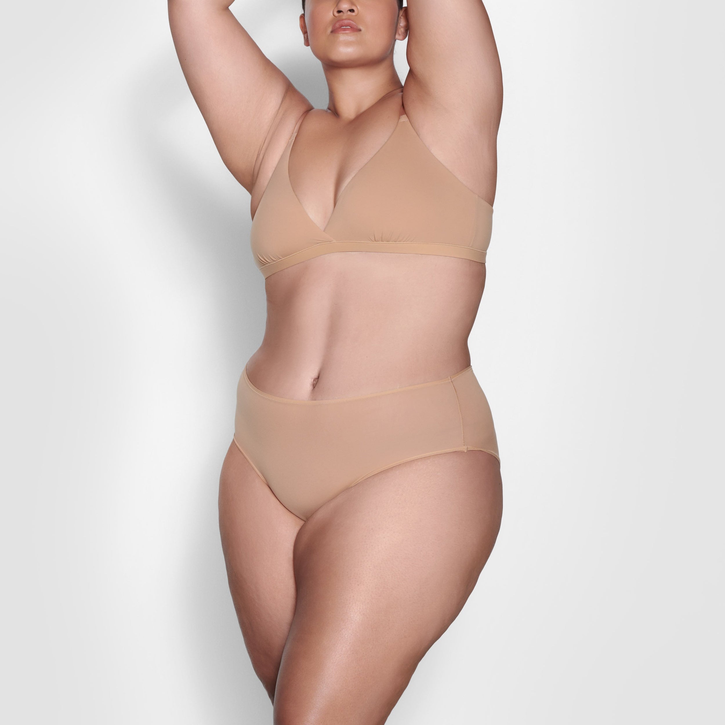 FITS EVERYBODY CROSSOVER BRALETTE | OCHRE