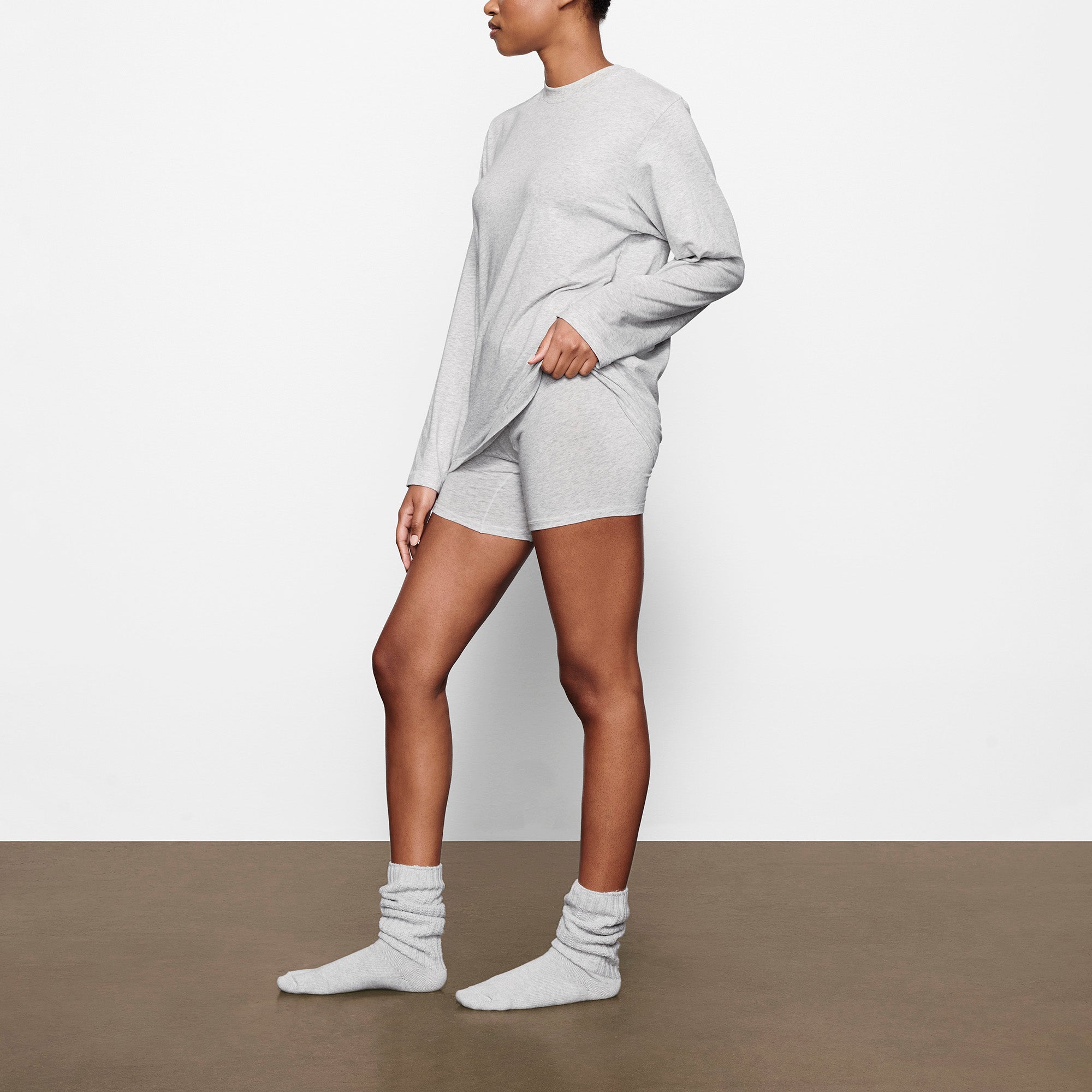BOYFRIEND LONG SLEEVE T-SHIRT | LIGHT HEATHER GREY - Image 2
