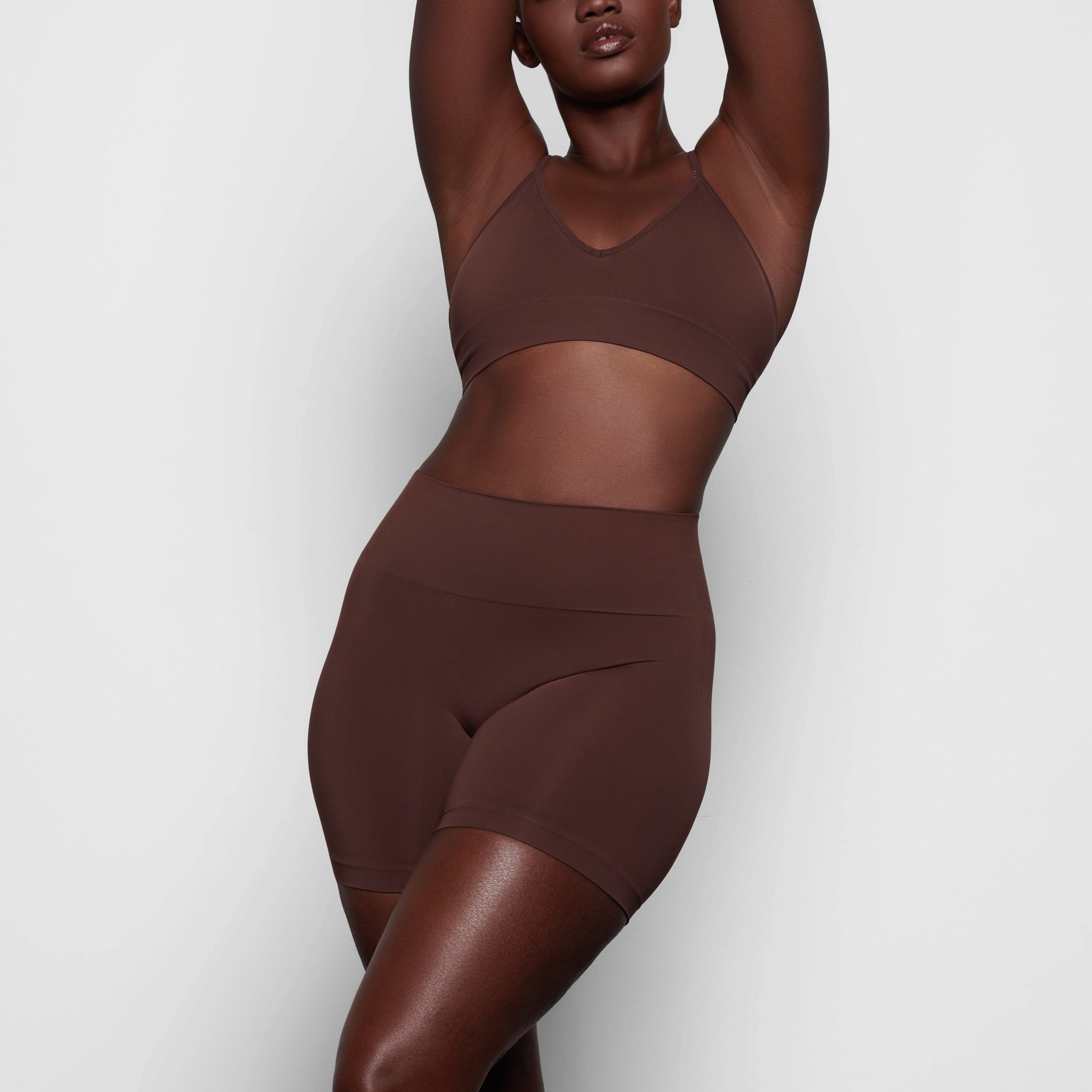 SOFT SMOOTHING SEAMLESS SHORT | COCOA