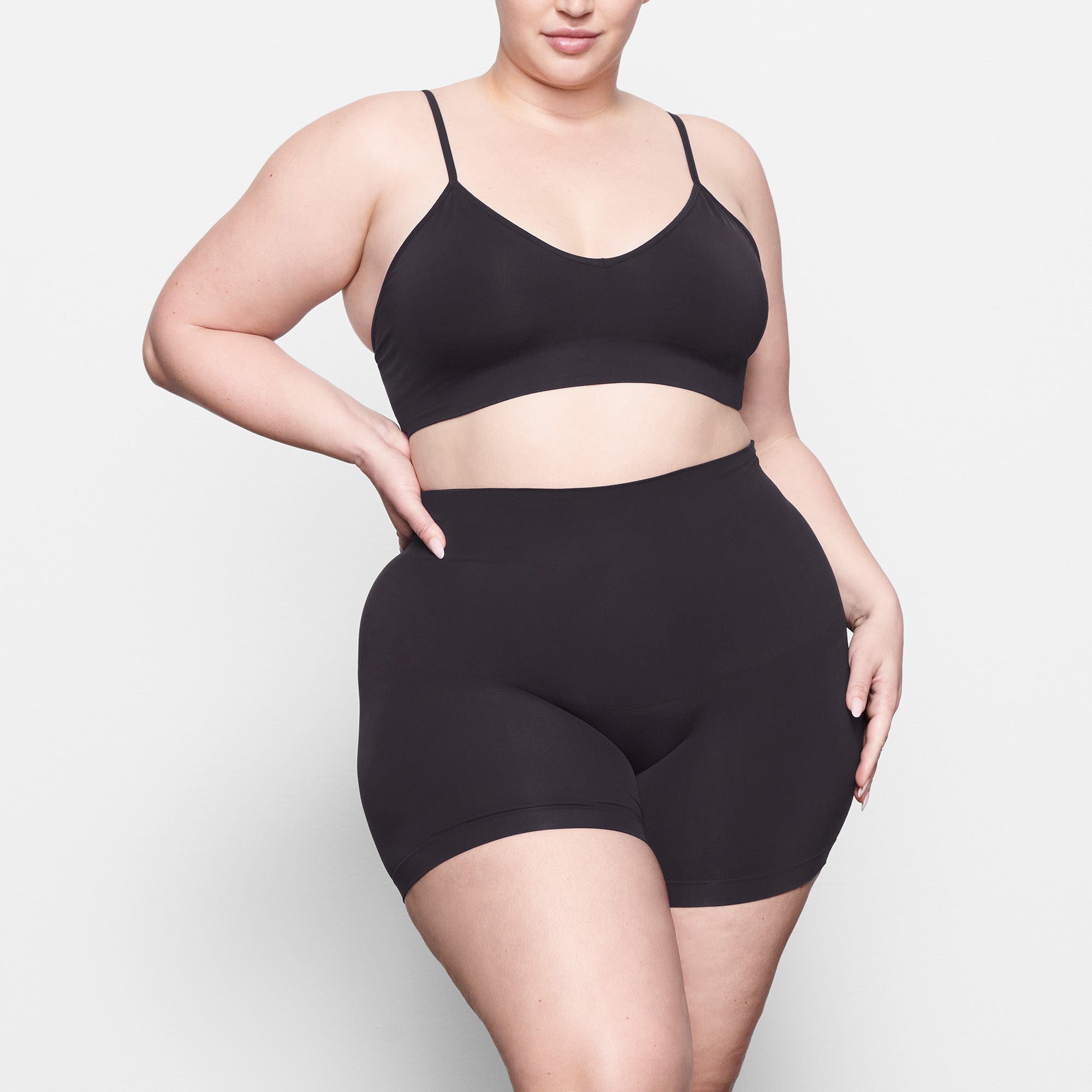 SOFT SMOOTHING SEAMLESS SHORT | ONYX