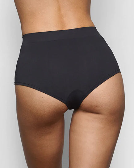 SOFT SMOOTHING SEAMLESS BOY SHORT | ONYX - Image 5