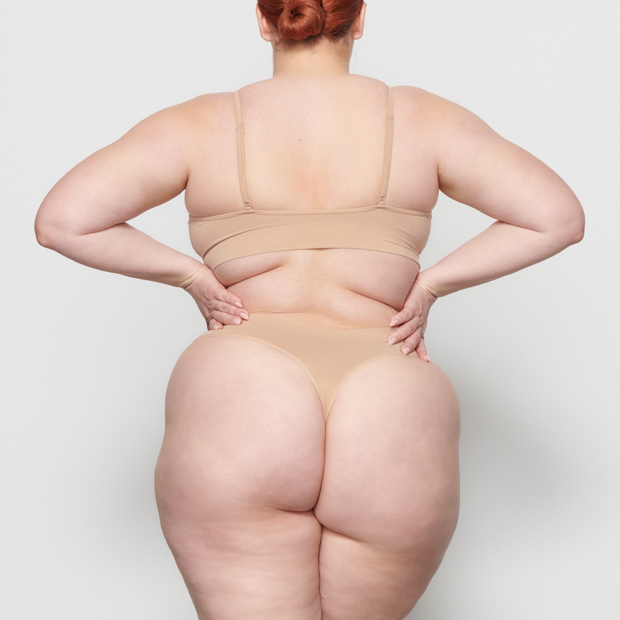 SOFT SMOOTHING SEAMLESS THONG | CLAY - Image 3