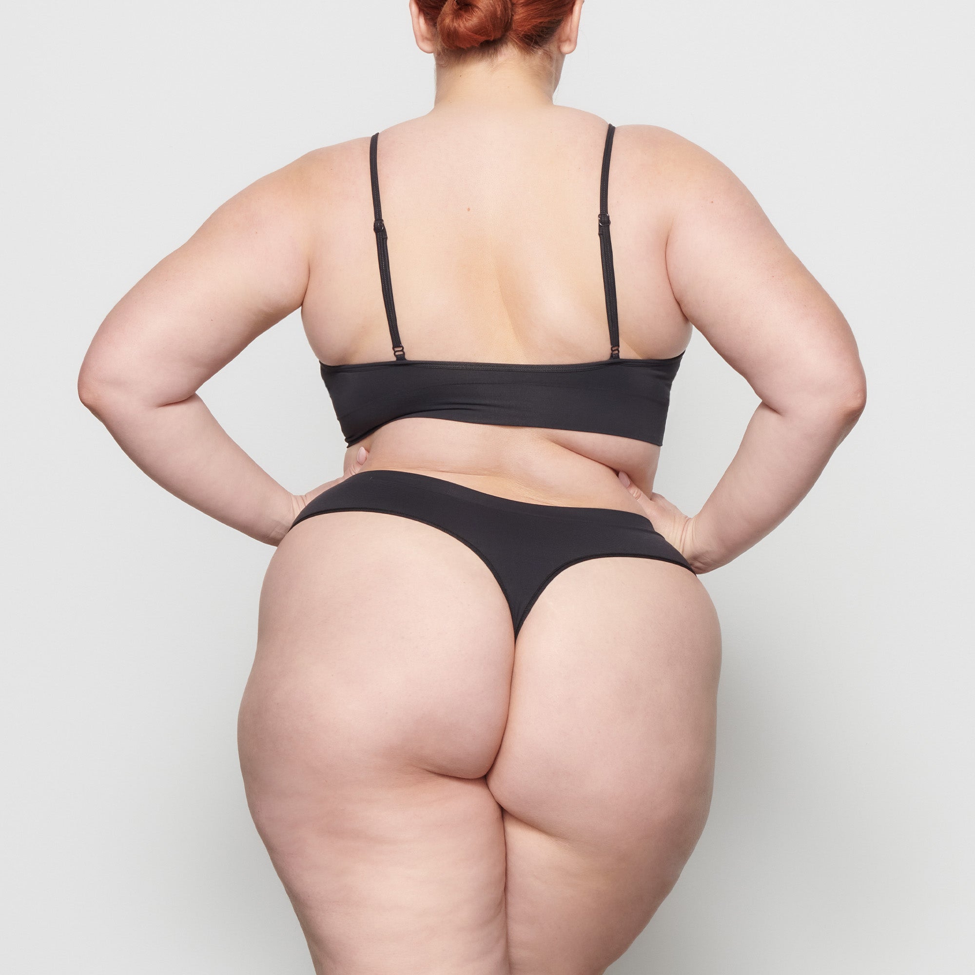 SOFT SMOOTHING SEAMLESS THONG | ONYX - Image 3