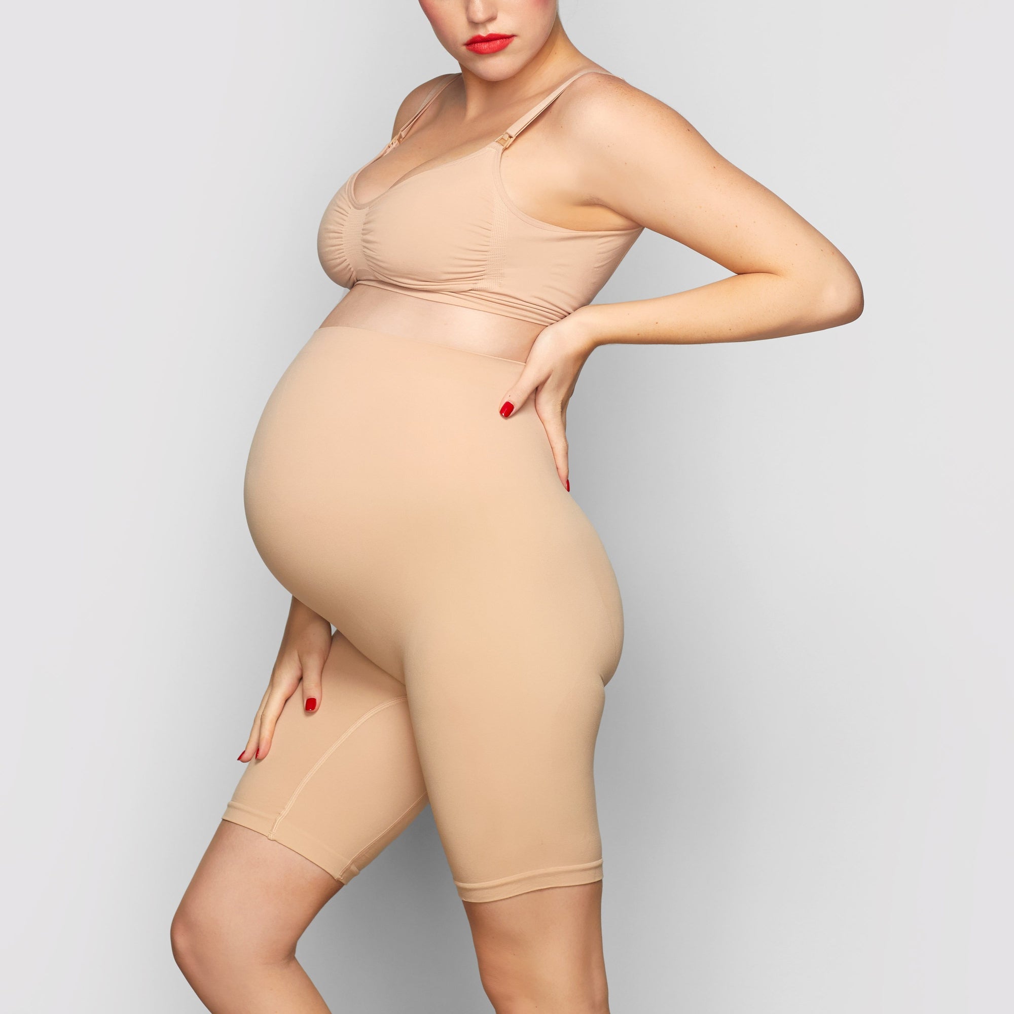 MATERNITY SCULPTING SHORT MID THIGH | CLAY - Image 2