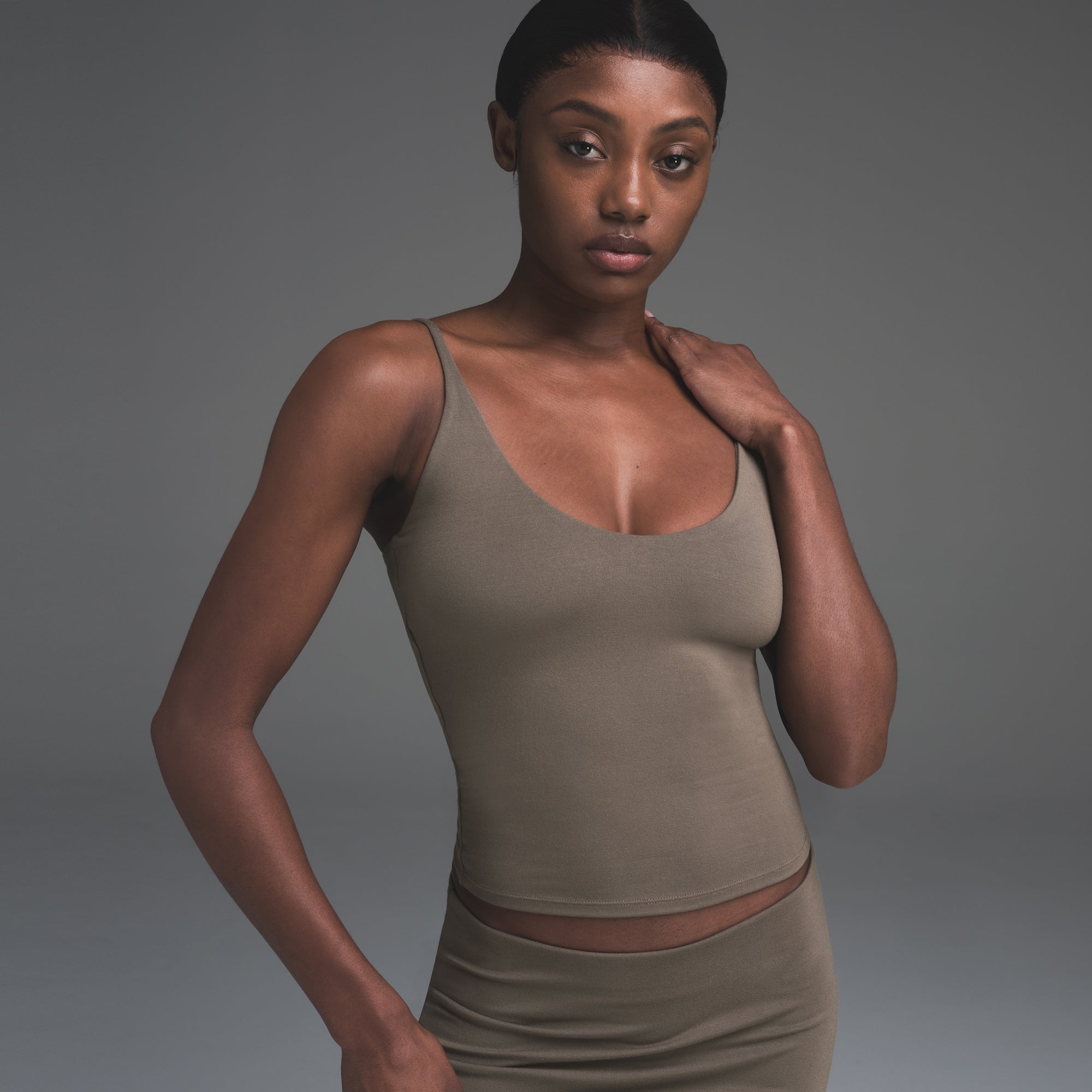 SMOOTH LAYERS SCOOP NECK CAMI | TRUFFLE