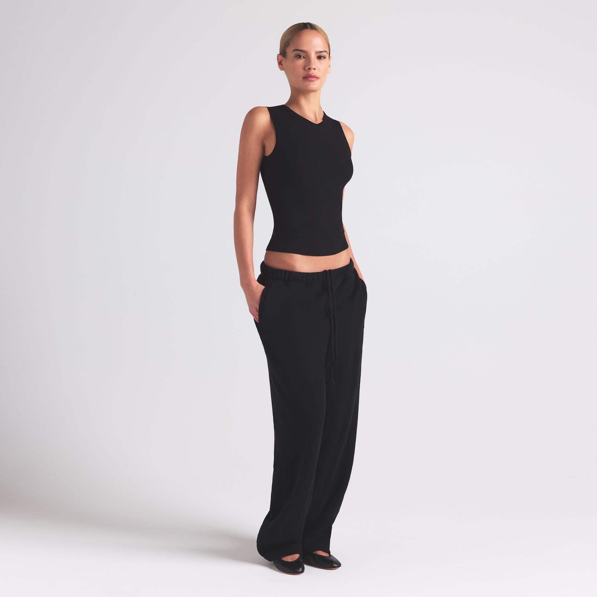 SOFT LOUNGE V NECK TANK | ONYX - Image 3