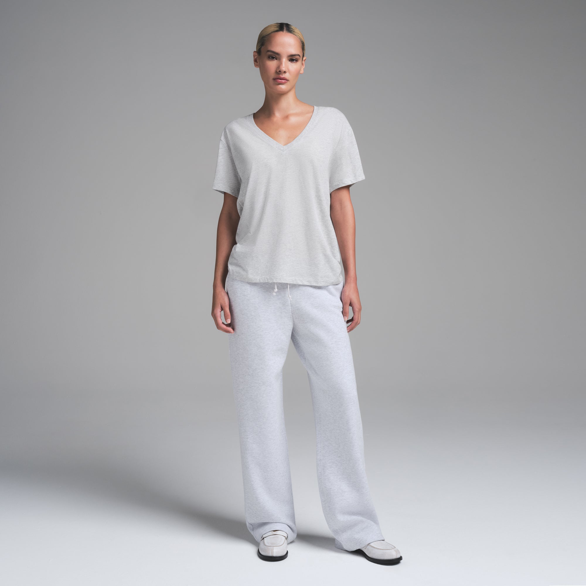 RELAXED TEES V NECK T-SHIRT | LIGHT HEATHER GREY - Image 3