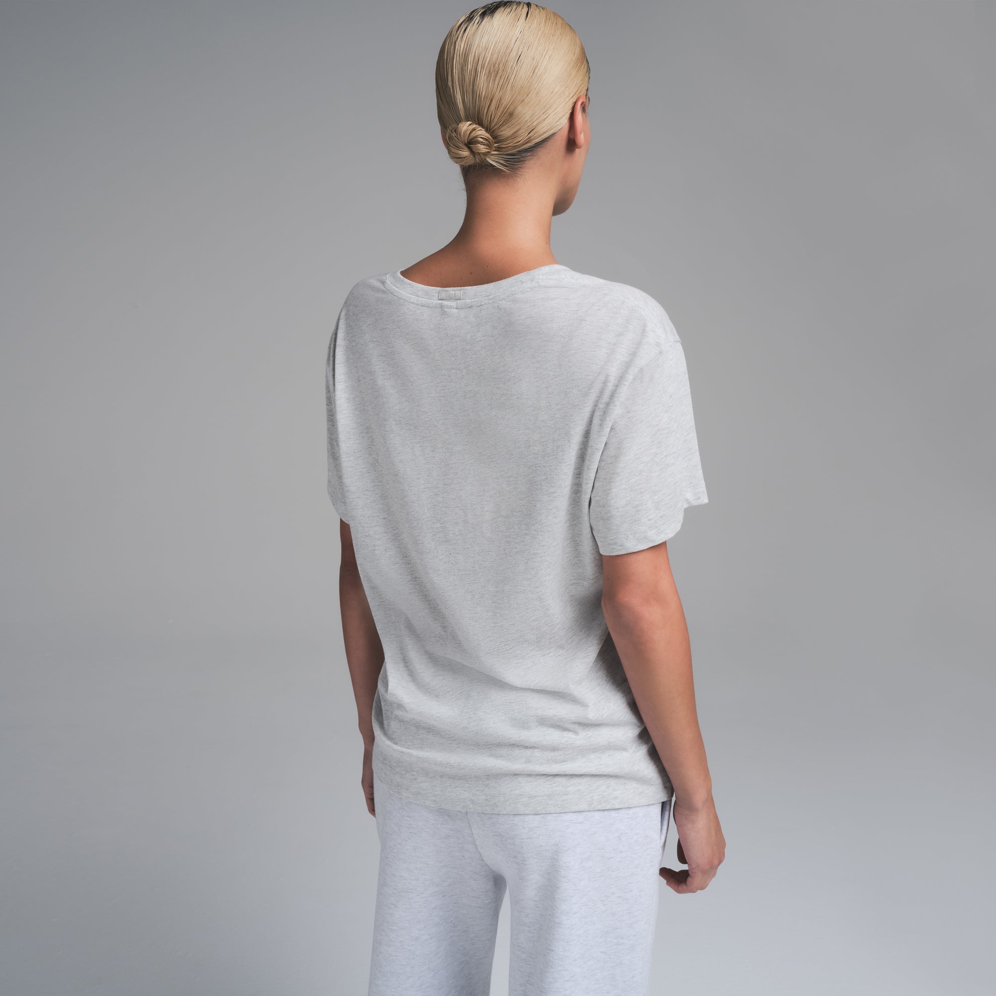 RELAXED TEES V NECK T-SHIRT | LIGHT HEATHER GREY - Image 4