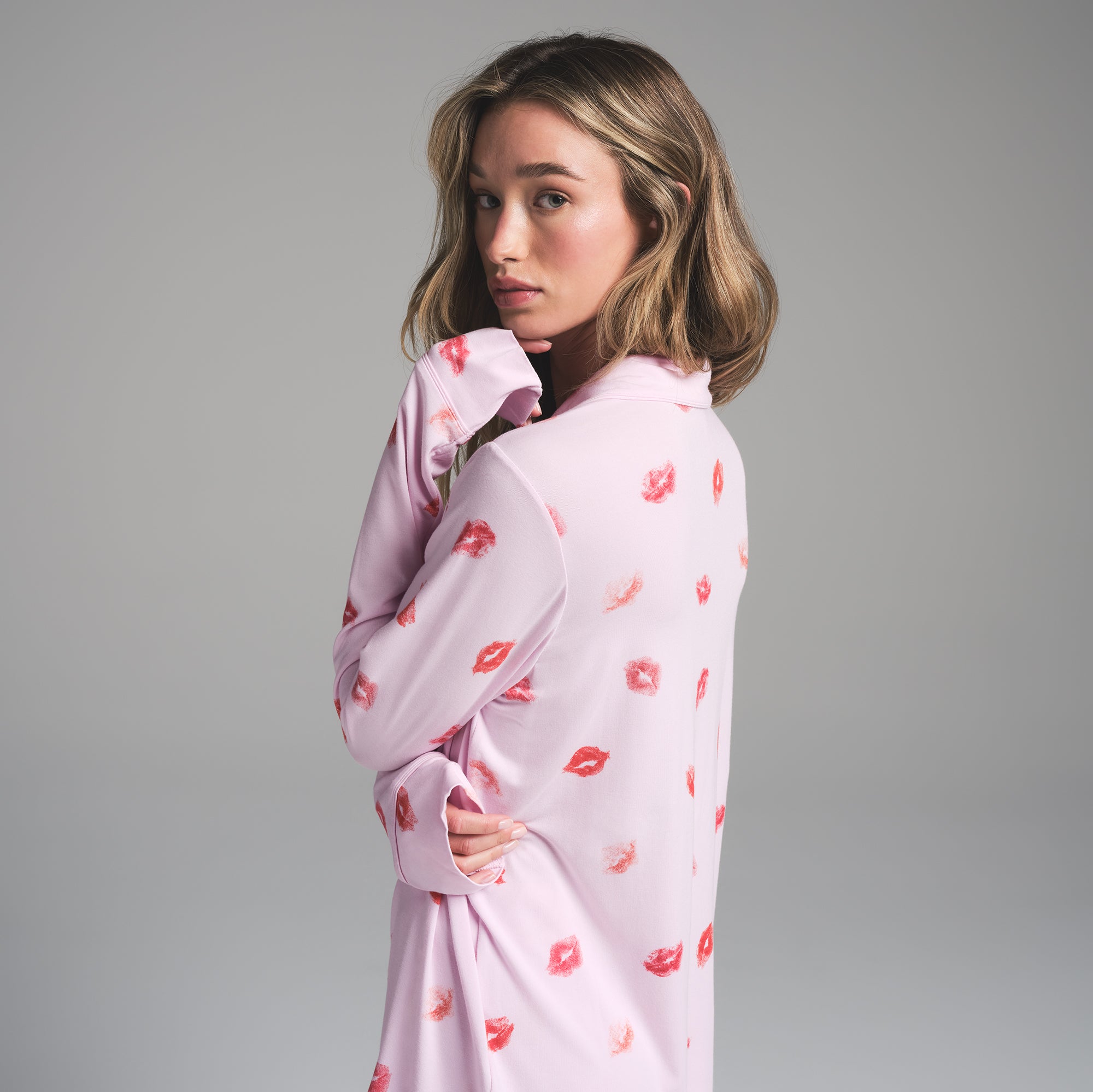 SKIMS SLEEP LONG SLEEVE BUTTON UP SET | CHERRY BLOSSOM LIPSTICK - Image 2