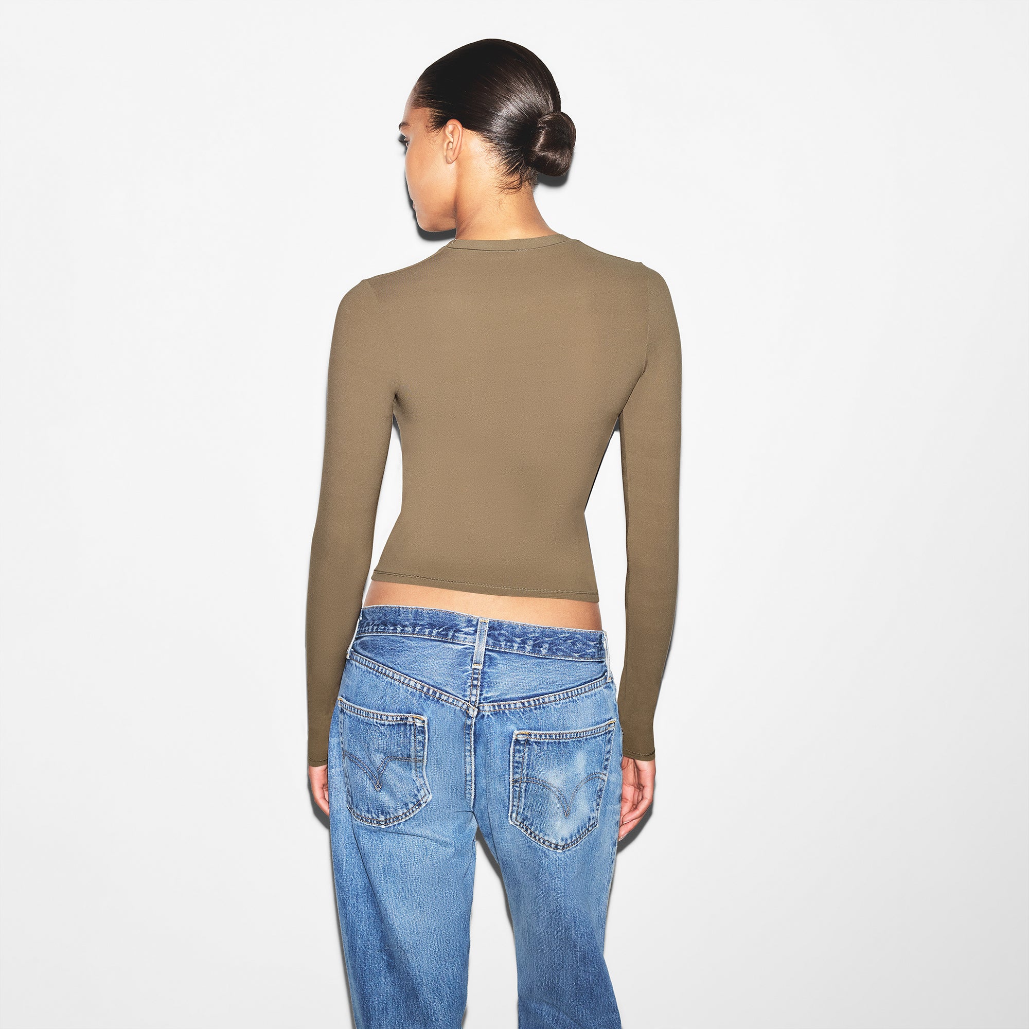 FITS EVERYBODY LONG SLEEVE T-SHIRT | TRUFFLE - Image 3