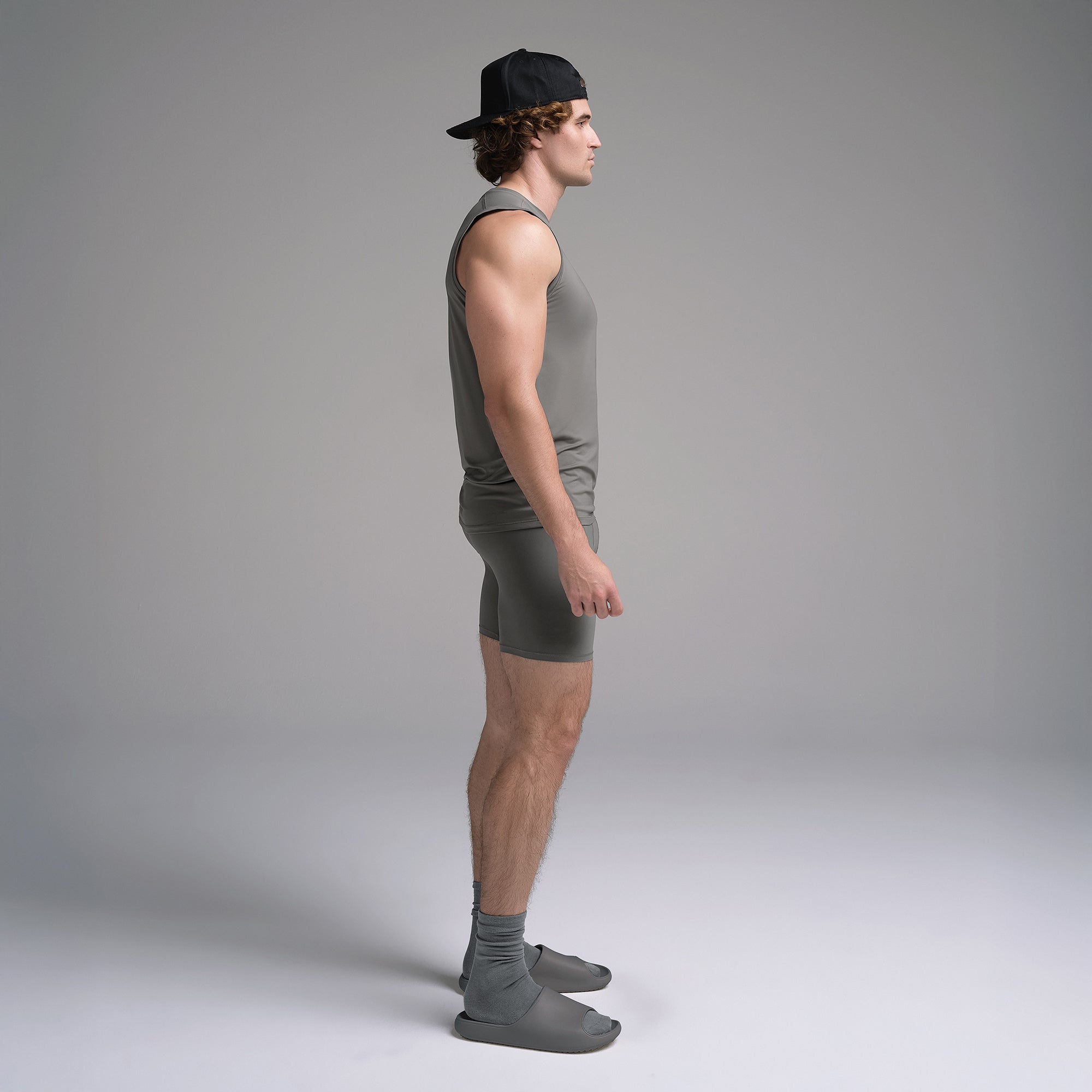 SKIMS SPORT MENS MUSCLE TANK | GUNMETAL - Image 3