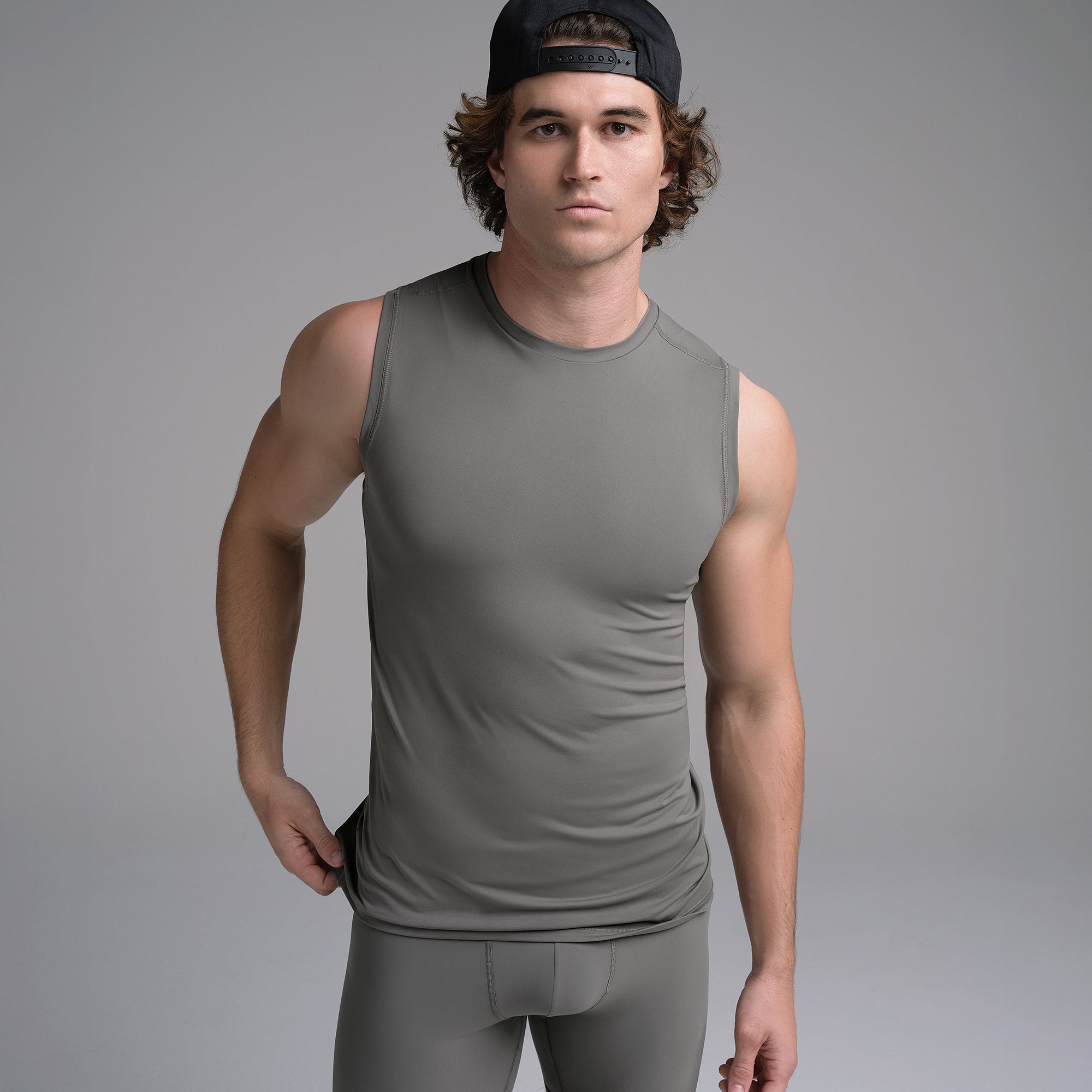 SKIMS SPORT MENS MUSCLE TANK | GUNMETAL - Image 2