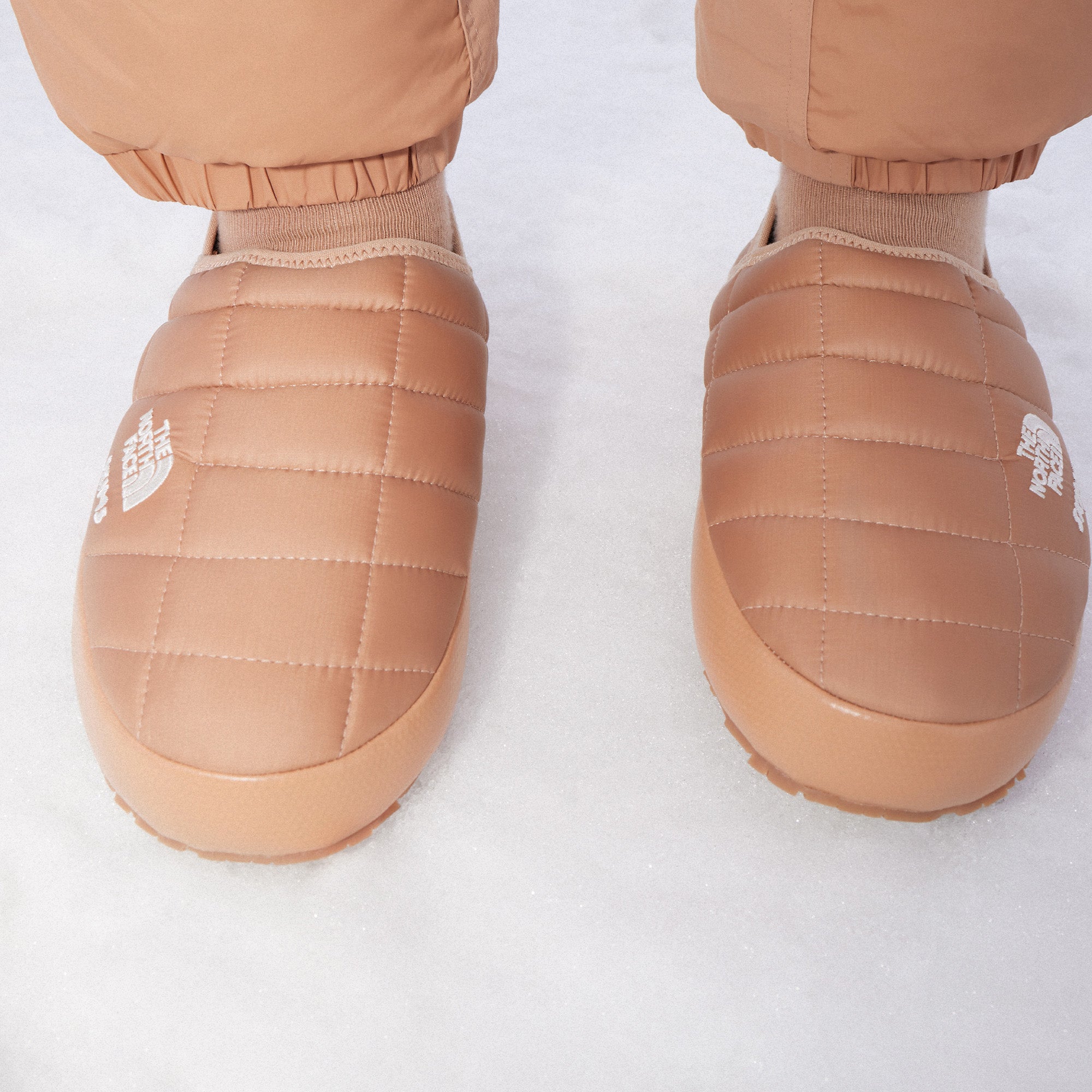 THE NORTH FACE X SKIMS THERMOBALL TRACTION MULES V | OCHRE - Image 3