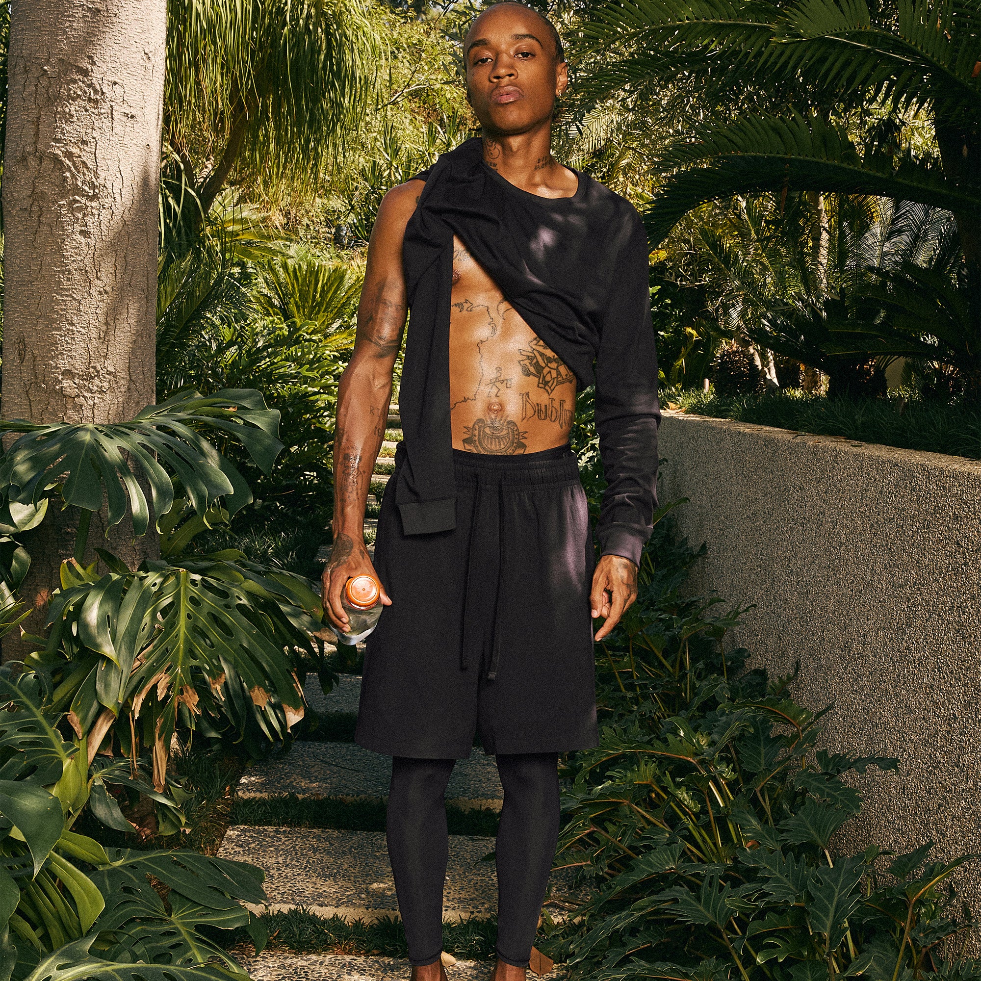 SKIMS COTTON MENS CLASSIC LONG SLEEVE T-SHIRT | ONYX - Image 5